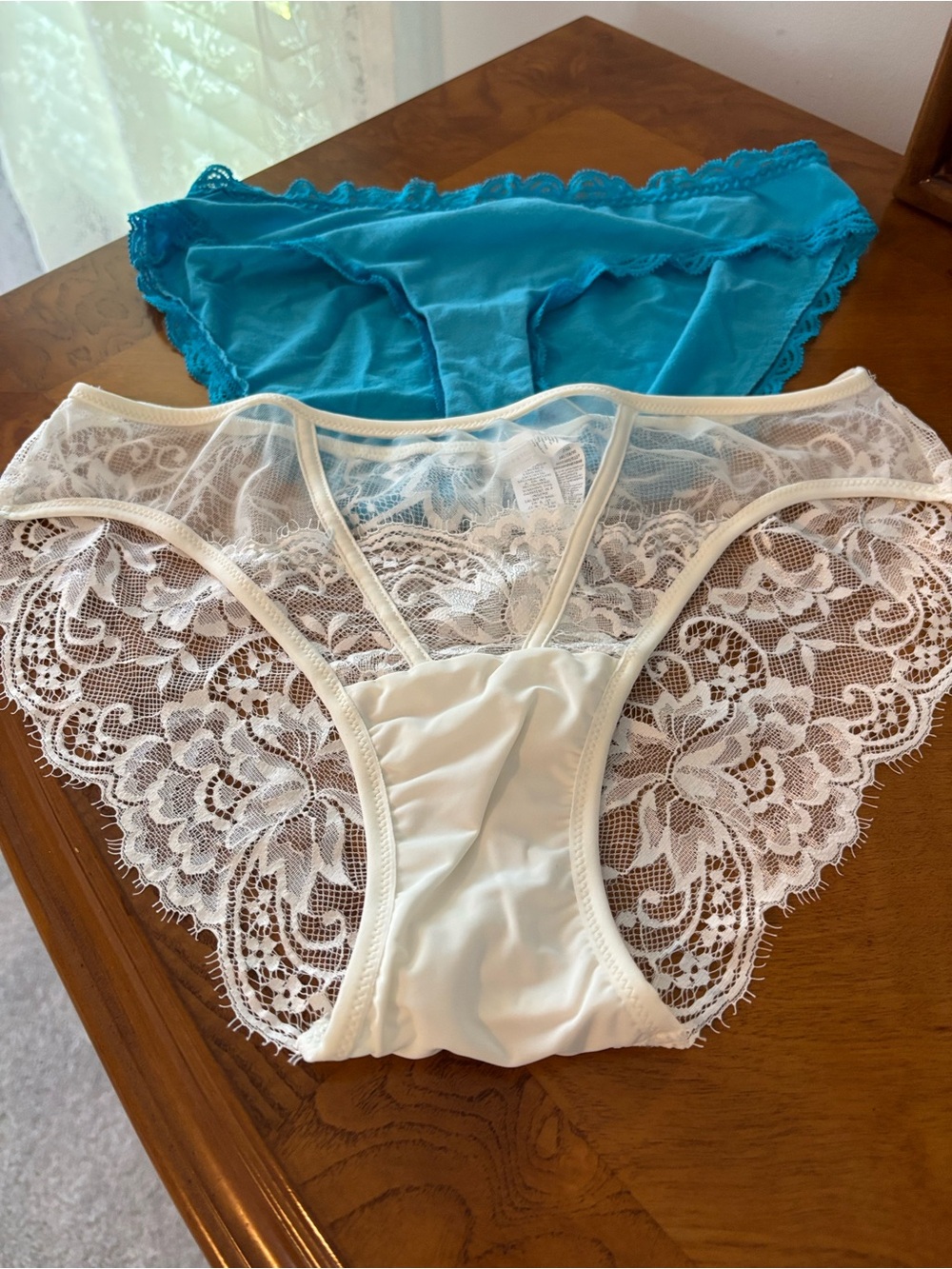 intimissimi White Lace Bikini w/FREE Teal Panties NEW